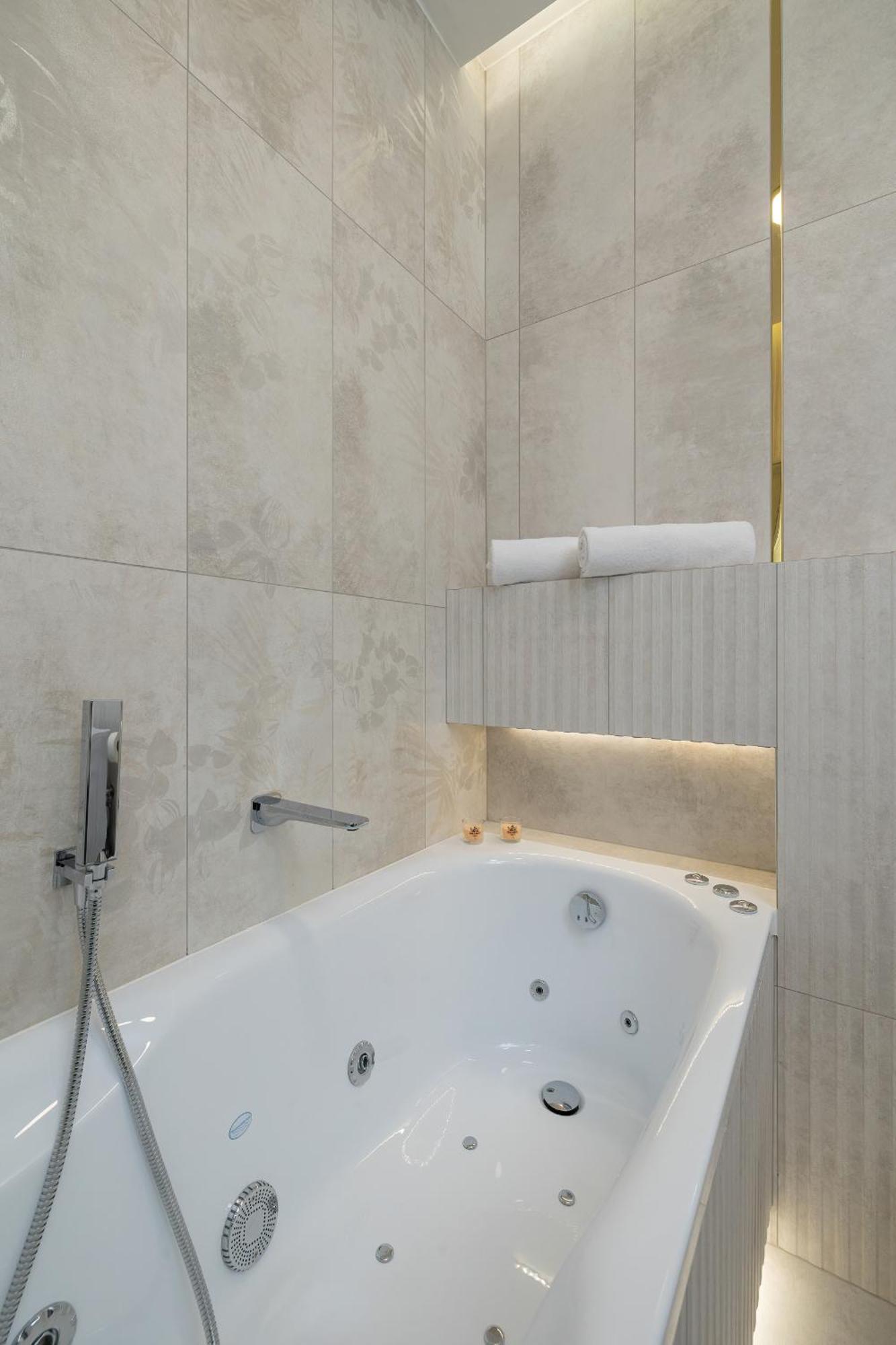 Cozy Apartment Orawska With Balcony By Noclegi Renters Krasków Exterior foto