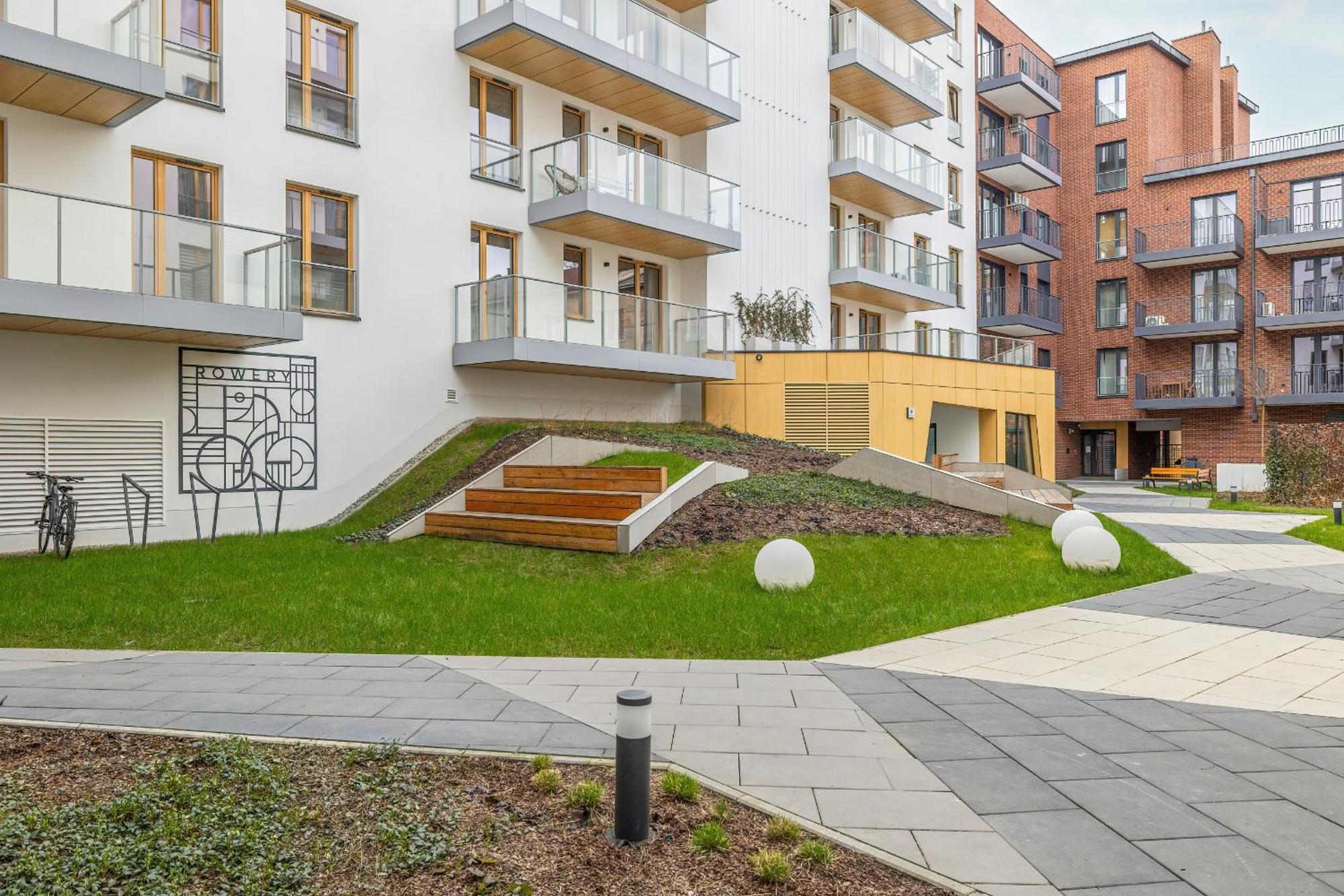 Cozy Apartment Orawska With Balcony By Noclegi Renters Krasków Exterior foto